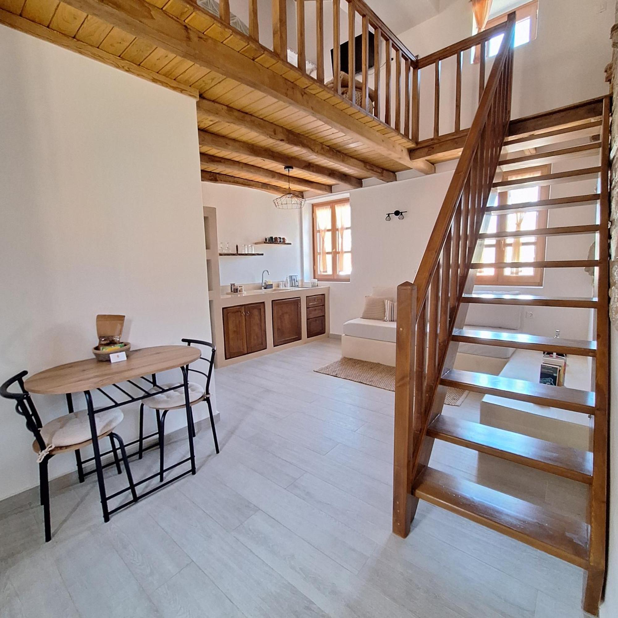 Ferienwohnung To Pefko - Mezzanines - Meyísti Exterior foto