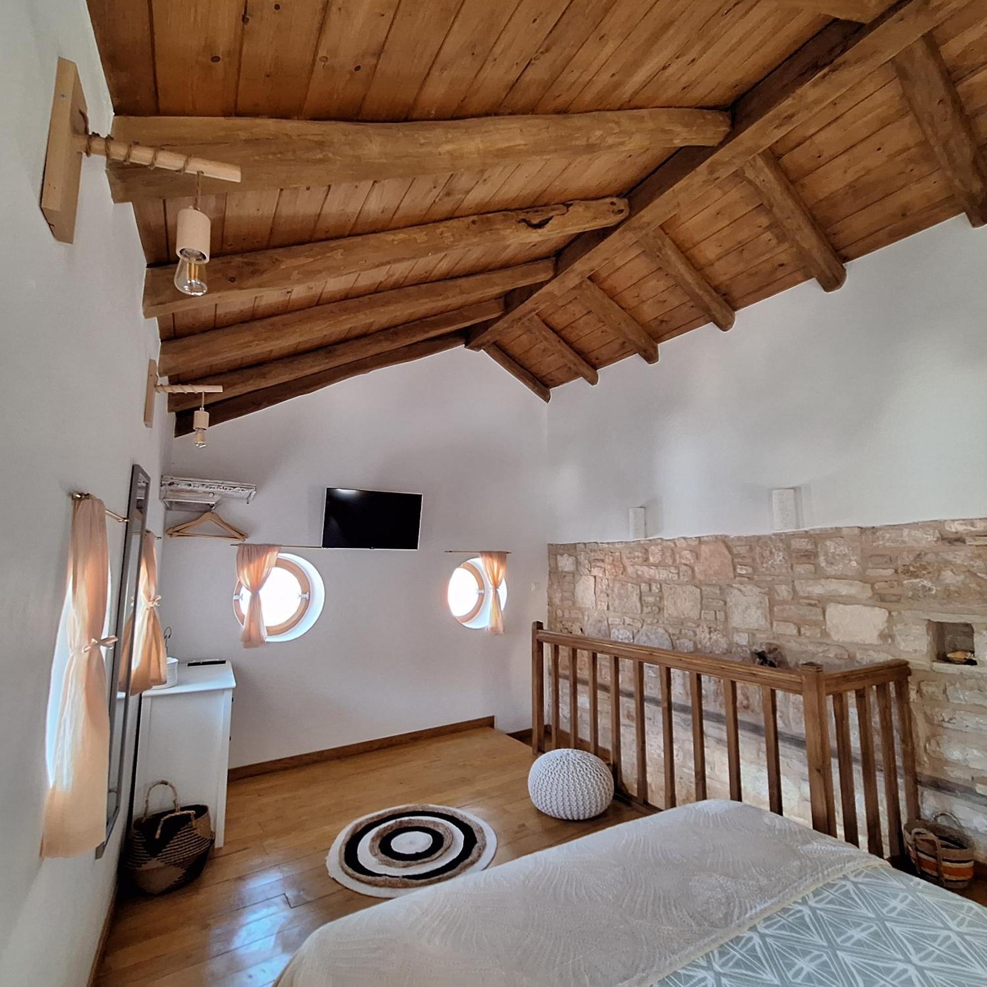 Ferienwohnung To Pefko - Mezzanines - Meyísti Exterior foto